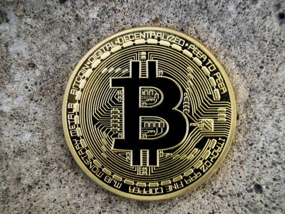 比特币期货上市了<strong></p>
<p>比特币期货</strong>，你是看多还是看空？