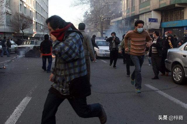 伊朗10000旧币换1元新币<strong></p>
<p>新币杠杆</strong>,有可能引起内乱吗?