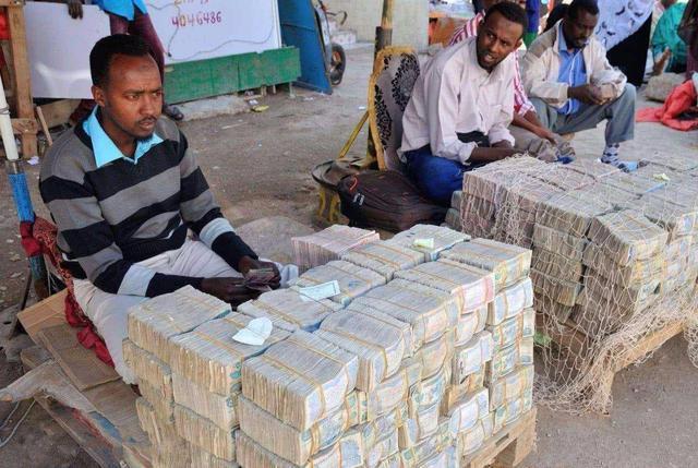 金子是一种金属<strong></p>
<p>币鸟</strong>,不能吃不能穿,可几千年来人们一直在追求它,金到底有什么作用呢?