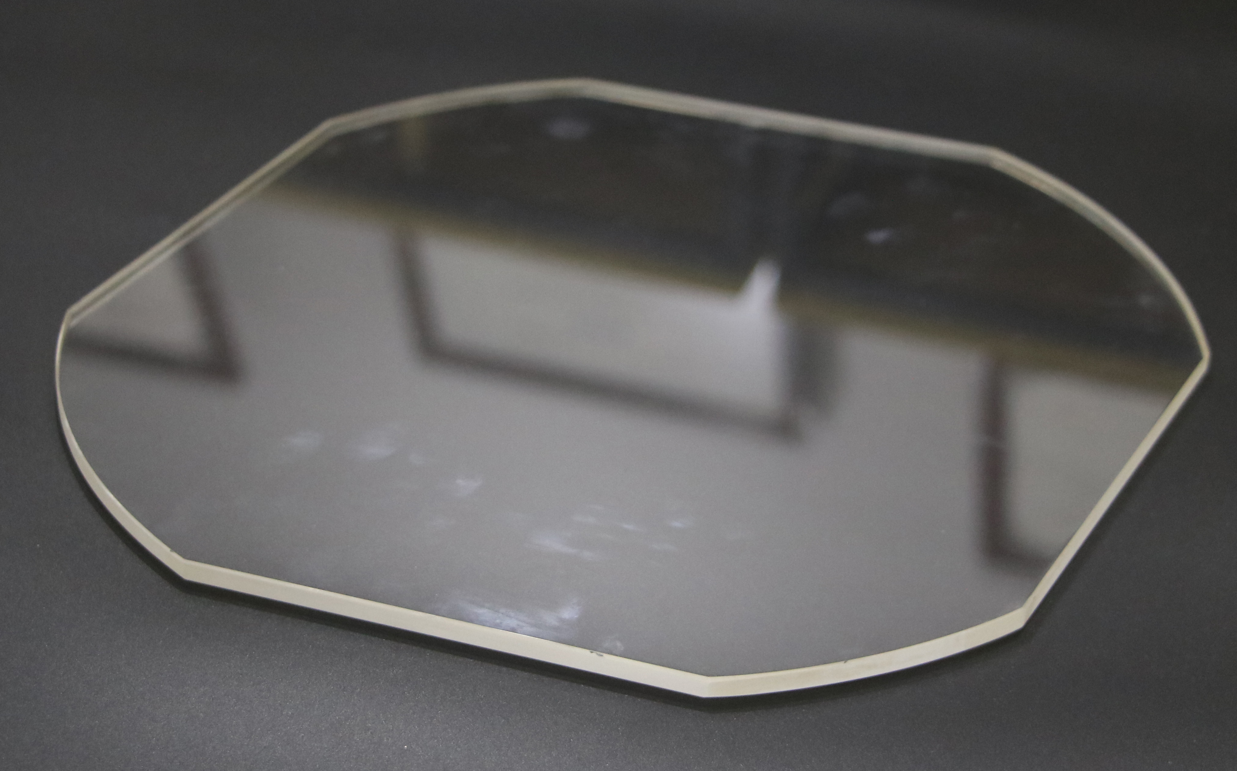 玻璃(玻璃中长期压力仍存) 玻璃(玻璃中长期压力仍存)